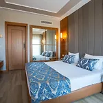Royal Atlantis 4* Side