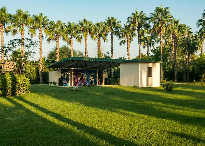 Royal Atlantis Hotel Side