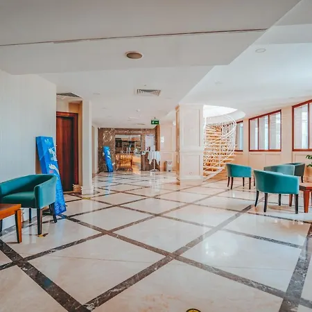 Royal Atlantis Hotel Side