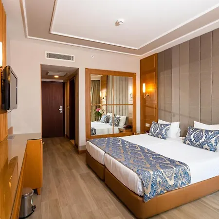 Royal Atlantis Hotel Side