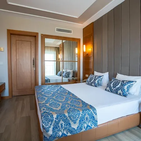 Royal Atlantis 4* Side