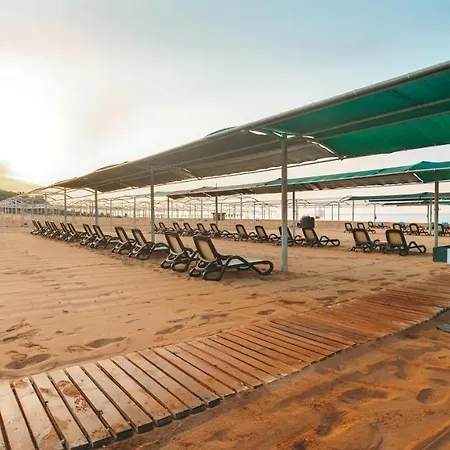 Royal Atlantis Hotel Side