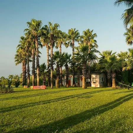 Royal Atlantis 4* Side