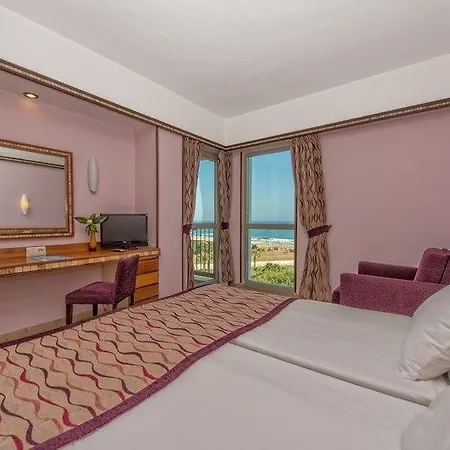 Royal Atlantis Hotel Side