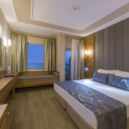 Royal Atlantis Hotel Side