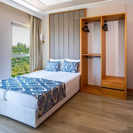 Royal Atlantis Hotel 4*