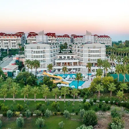 Royal Atlantis 4*